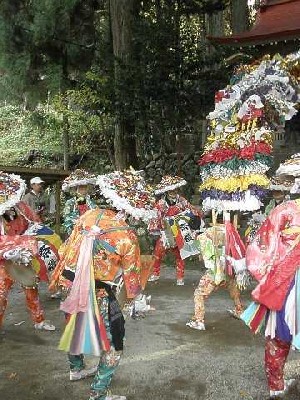 春日(種本・中瀬)の太鼓踊り